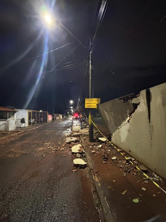 Foto 4 de 27 — Temporal volta a atingir Araraquara e provoca estragos em vários bairros; veja as fotos